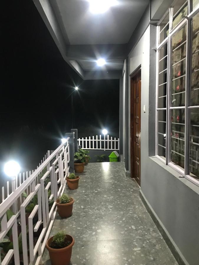 Living Roots Lodge 체라푼지 외부 사진