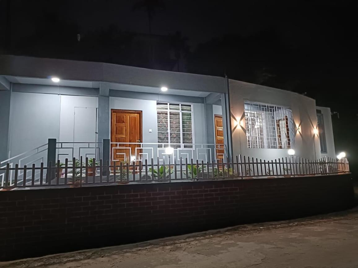 Living Roots Lodge 체라푼지 외부 사진